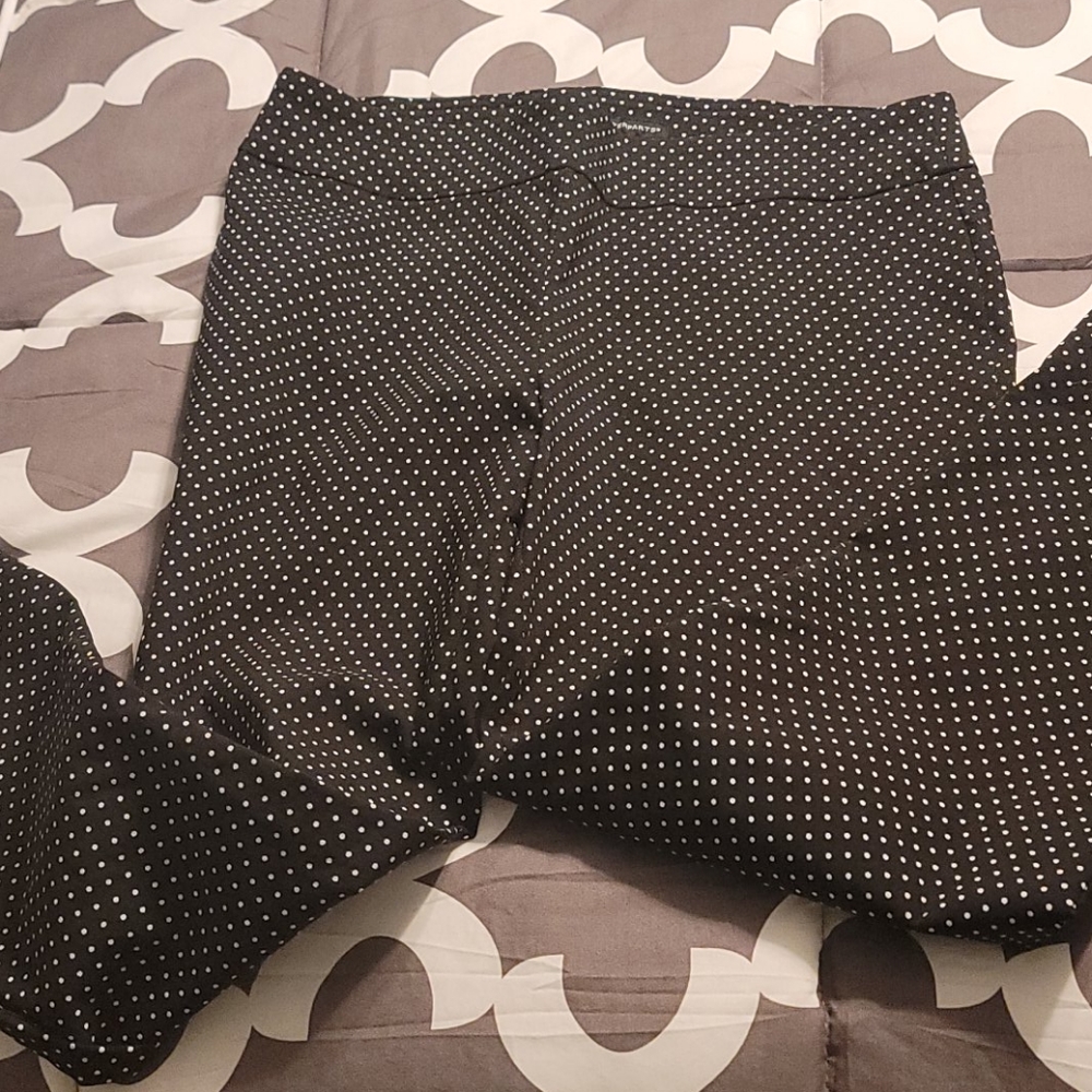 14P Counterparts black and white polka-dot capri